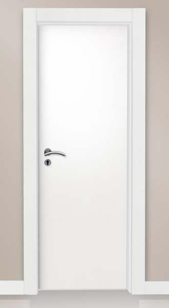 Porta branca lisa: descubra o modelo ideal para sua casa